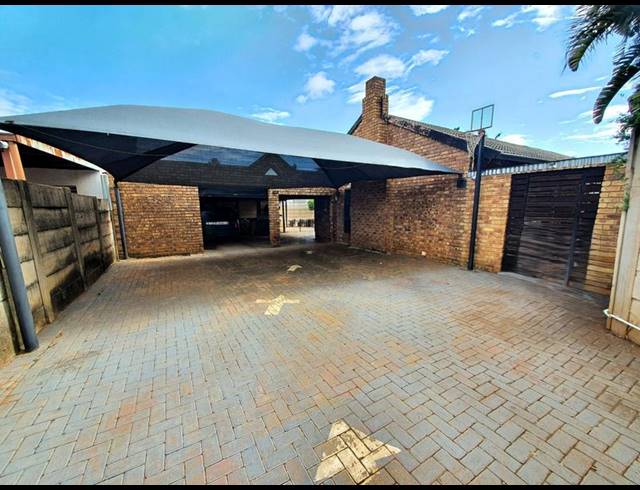 4 BEDROOM HOUSE FOR SALE IN HESTEAPARK